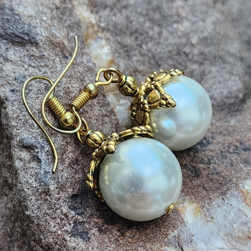 ❤️ Gold Lightweight Earrings Faux White Pearls Classic Jewelry